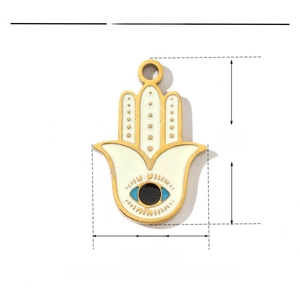 Hamsa-Hand-Anhänger aus goldenem Edelstahl mit weißem Emaille und bösem Blick