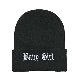 Bonnet en tricot noir avec broderie Baby Girl style gothique pour un look hivernal