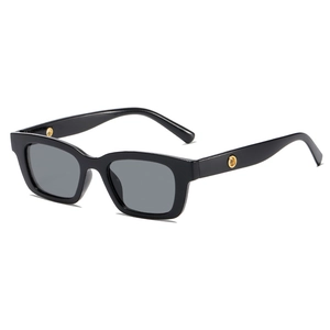 Klassische schwarze Kinder-Sonnenbrille in Rechteckform mit goldenen Akzenten an der Seite