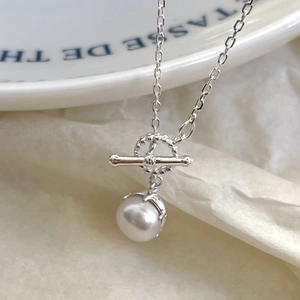 Elegant 925 sterling silver chain necklace with white pearl pendant and OT toggle clasp