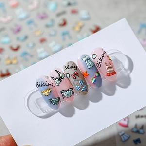 Stickers nail art 3D gaufrés sur le thème bikini d'été avec texture 3D sur ongles blancs