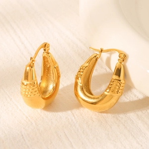 Polished 18k gold plated U-shaped stainless steel earrings with textured relief detail