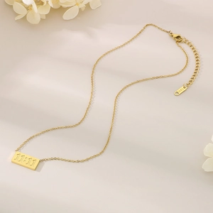 Collier minimaliste en acier titane doré avec pendentif rectangulaire numéro 11:11