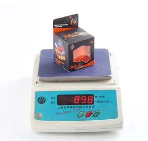 Measurement showing the lightweight 89.8g weight of this smooth 3x3 speed magic cube