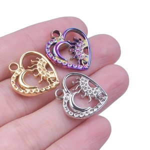 Handheld heart-shaped sun and moon pendants with rhinestones in gold, silver and rainbow