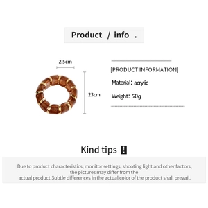Detailed view of brown acrylic elastic bracelet with golden sand glitter and dimensions
