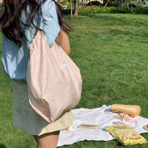 Pink floral canvas tote bag with drawstring, large capacity shoulder bag for outdoor picnics
