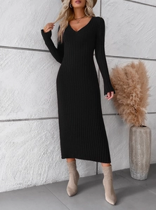 Robe longue en maille noire élégante avec col en V et manches longues pour l'automne