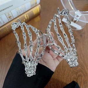 Pinza per capelli a forma di mano di scheletro in metallo argento per acconciature eleganti