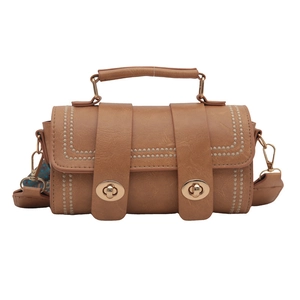 Retro caramel brown Boston bag in PU leather with gold clasp and wide strap
