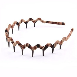 Serre-tête ondulé léopard marron avec dents pour femmes, photo de produit sur fond blanc