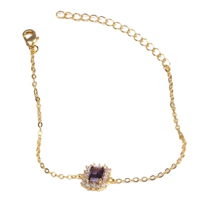 Bracelet élégant plaqué or avec zircon violet rectangulaire et petits cristaux blancs