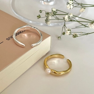 Minimalist 925 sterling silver ring set featuring a gold pearl and silver band