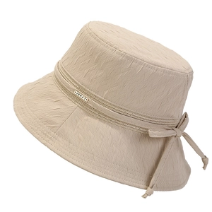 Chapeau de soleil pliable beige avec texture gaufrée et nœud latéral élégant pour femme
