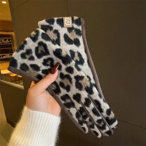Chic leopard print faux suede warm winter gloves with wool texture and G logo label