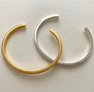 Close-up of minimalist gold and silver 3mm polished square wire bangles in S925 sterling silver