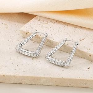 Elegant silver U-shaped earrings in 18K titanium steel with sparkling clear diamonds