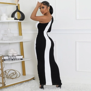 Robe longue moulante asymétrique élégante en maille contrastée noire et blanche