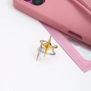 Minimalist star-shaped stainless steel ring in two-tone gold and silver adjustable design