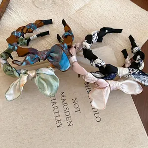Eleganti cerchietti con fiocco, stampa floreale e design a sciarpa di seta per donne