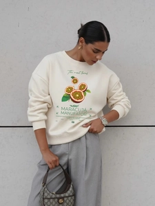 Oversized κρεμ βαμβακερή μπλούζα με στάμπα πάθους φρούτων σε μοντέρνο στυλ δρόμου