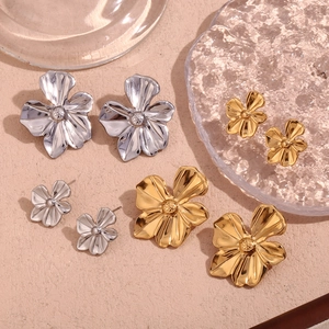 Floral Stud Earrings 18K Gold Plated Stainless Steel Vintage Flower Petal Shape Delicate Fashion Jewelry For Women