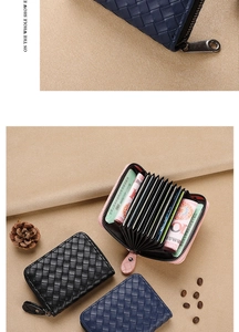 Détail du portefeuille accordéon en cuir tressé avec fermeture éclair métallique
