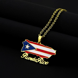 Collier vintage avec pendentif carte de Porto Rico et drapeau émaillé en or