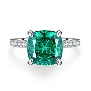 Elegante anello in argento sterling S925 con smeraldo taglio cushion e zirconi brillanti