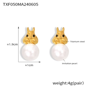 Detailed size and material specs for golden titanium squirrel earrings with pearls