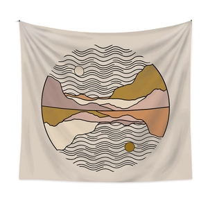 Tapisserie bohème avec paysage soleil et mer aux tons terre sur un mur blanc