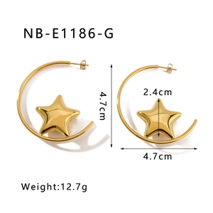 Detail of 18k gold plated crescent C-shape earrings with hanging star pendant and dimensions
