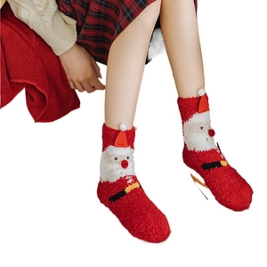 Chaussettes de Noël rouges en polaire corail pour femmes avec motif Père Noël 3D
