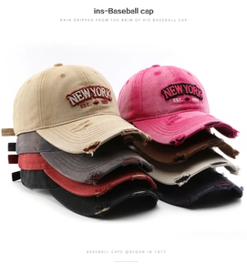 Detaillierte Stickerei New York 1989 und Distressed-Krempe auf gewaschenen Caps