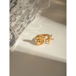 18k gold plated stainless steel open ring with starfish and conch seashell details