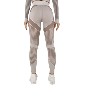 Nahtlose Yoga-Leggings mit hohem Bund und Langarm-Oberteil mit Mesh-Einsätzen