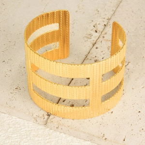 Minimalist gold 304 stainless steel open bangle with vertical stripe hollowed design