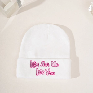 Bonnet en tricot blanc avec broderie rose 'It's Not Me It's You' chapeau d'hiver