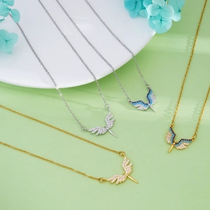 Luxurious Copper Angel Wings Heart Pendant Necklace For Women Rhinestone Inlaid Electroplated Fashion Clavicle Chain Jewelry Gift
