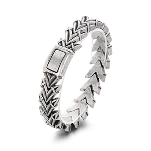 Vintage-Silber-Drachenknochen-Pfeilarmband aus Edelstahl mit strukturierten Gliedern