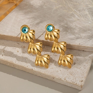 Détails de boucles d'oreilles feuilles dorées 18K avec zircons bleus et nacre sertie