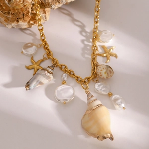 18k vergulde roestvrijstalen ketting met parels en schelpen voor een zomerse look