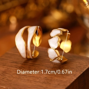 Macro view of gold heart enamel ring set with 1.7cm diameter dimension detail