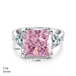 Vue détaillée bague zircon rose carré 5 carats avec pierre 11mm et anneau argent