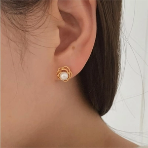 Elegant 925 sterling silver gold flower stud earrings with center white pearl for women