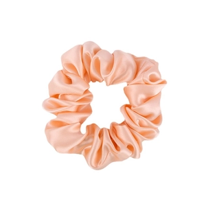 Peach pink 19mm mulberry silk scrunchie with glossy pleated texture on white background