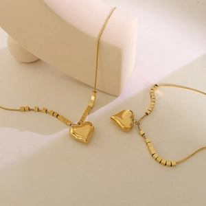 3D heart pendant necklace and bracelet set with gold snake chain and metallic cubes