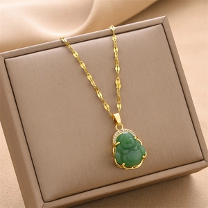 Collar hip hop de acero de titanio dorado con colgante de Buda de jade verde y cadena plana