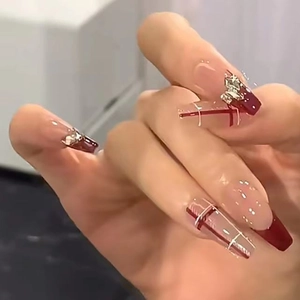 Faux Ongles Longs Cercueil À Presser Rouge Vin À Carreaux Design French Tip Ongles Brillants Avec Décor De Strass