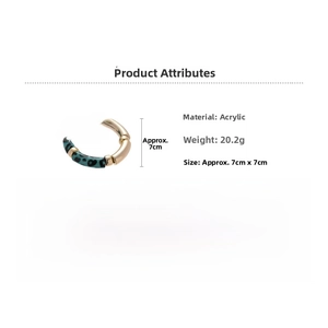 Détail du bracelet en acrylique léopard bleu montrant un diamètre de 7 cm et 20,2 g